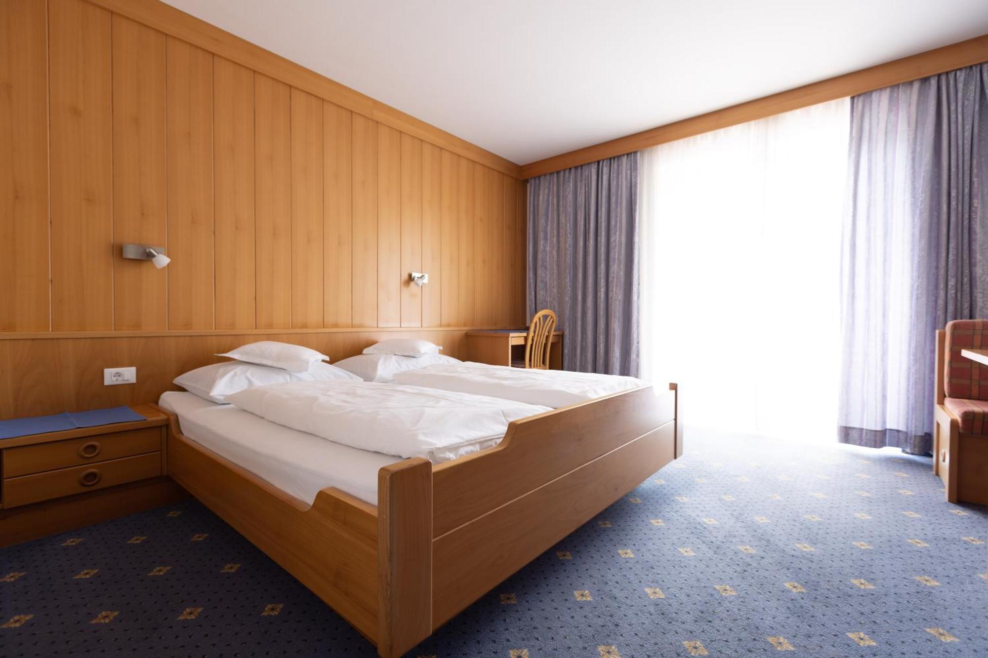 Garni Juval Hotel Tirolo Bagian luar foto
